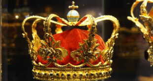 Gold crown for the king of kings